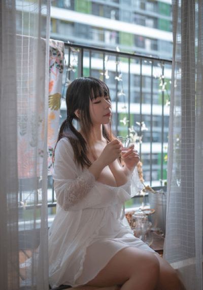 一前一后三个人